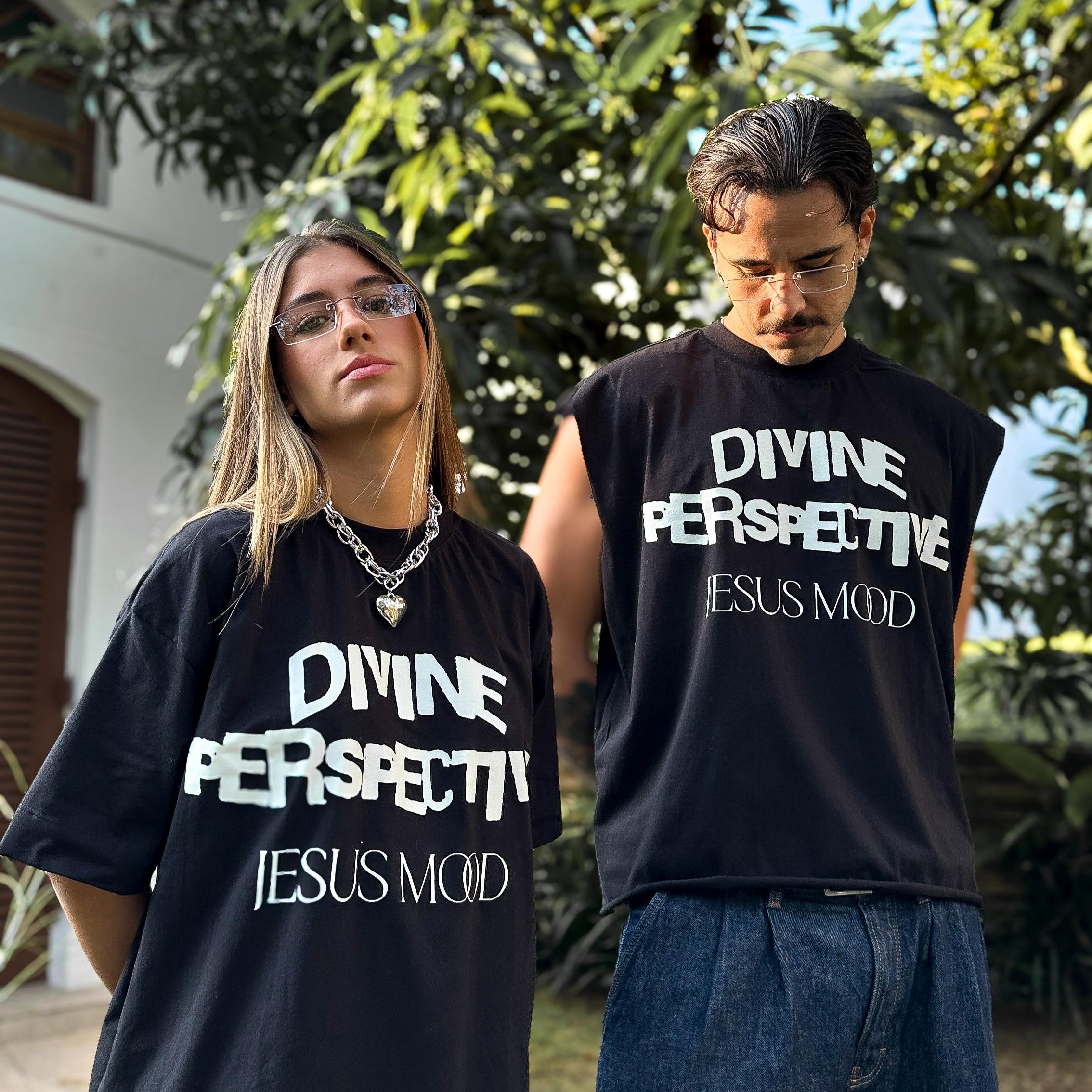 Camiseta "Divine Perspective" Preta