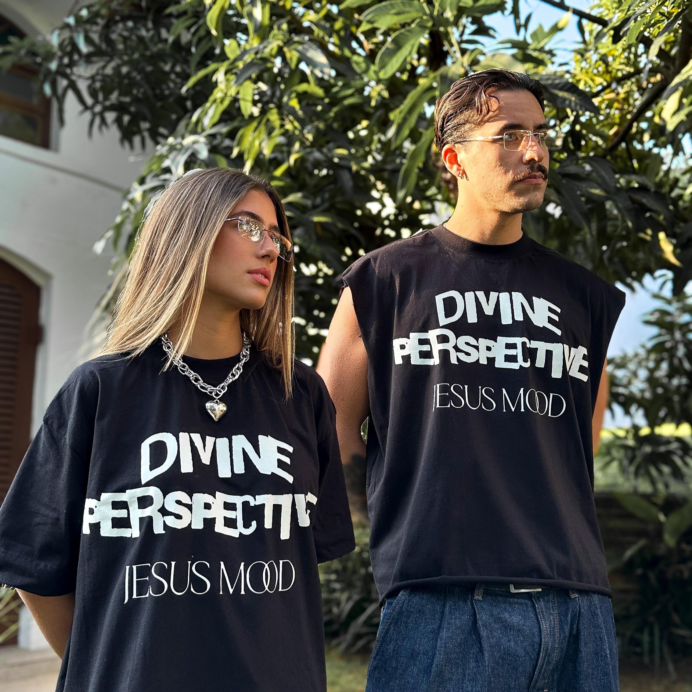 Camiseta "Divine Perspective" Preta