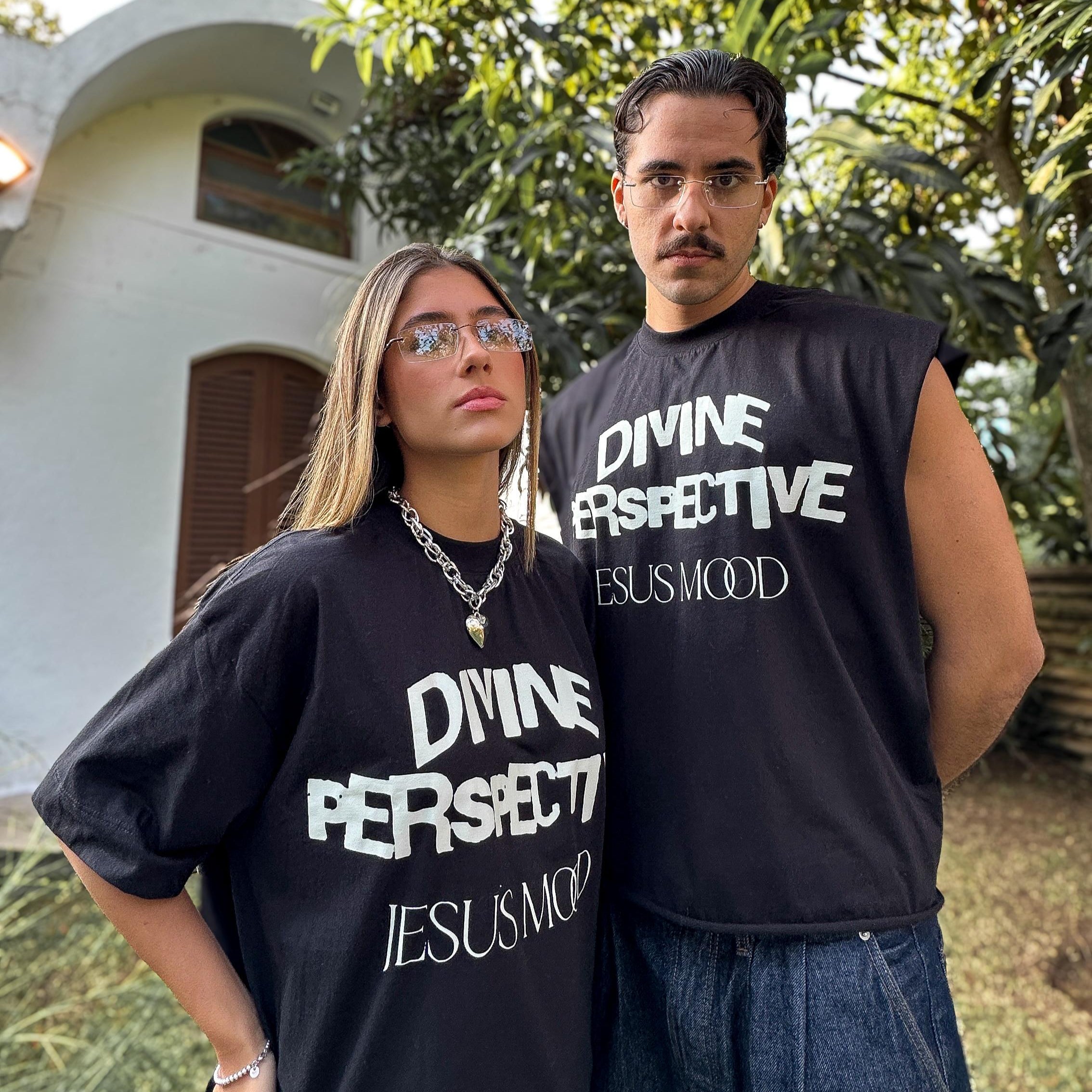 Camiseta "Divine Perspective" Preta